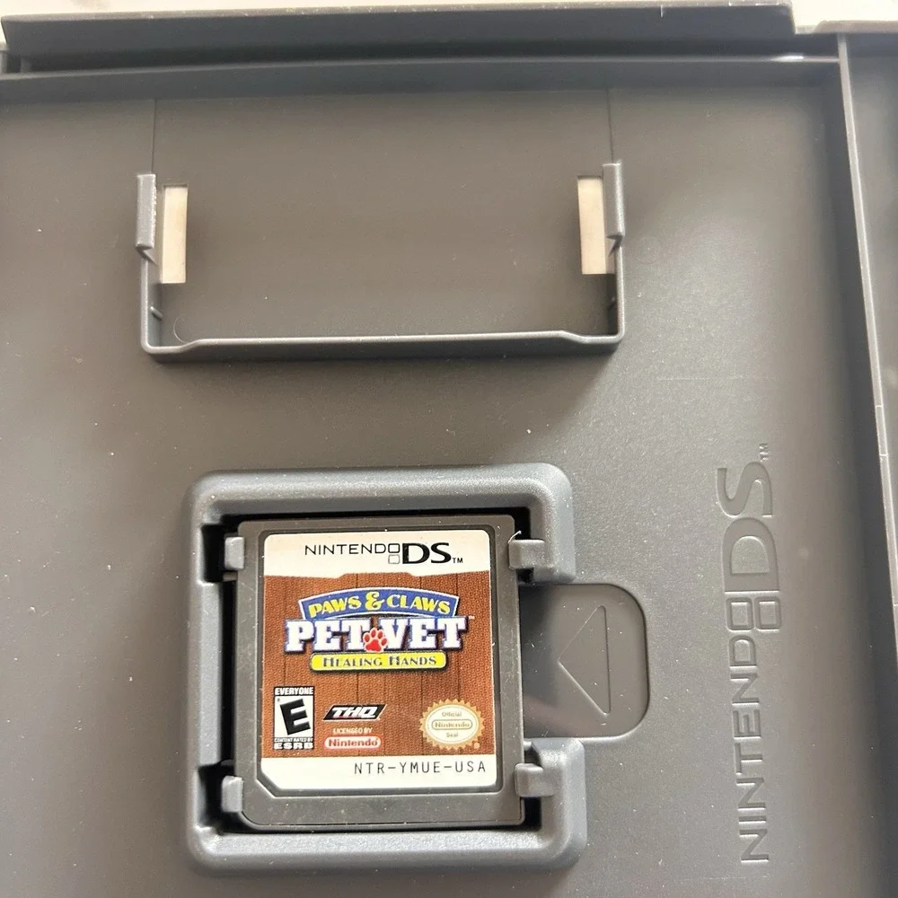 Nintendo DS Paws and Claws Pet Vet: Healing Hands Everyone THQ 2007 UU‎
